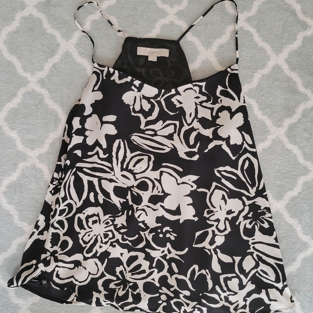 Loft  black and white floral print sleeveless shell top, Large